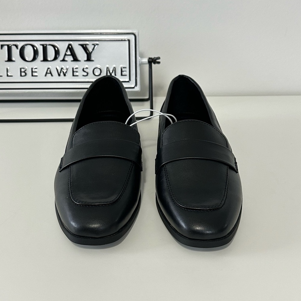 NWT Old Navy Black Faux Leather Classic City Loafer, Size 9